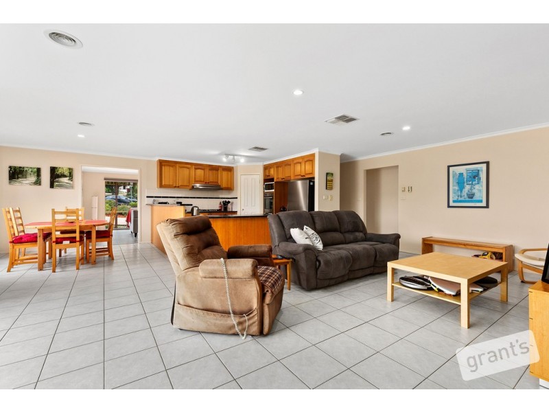 5 Fairholme Boulevard, Berwick VIC 3806