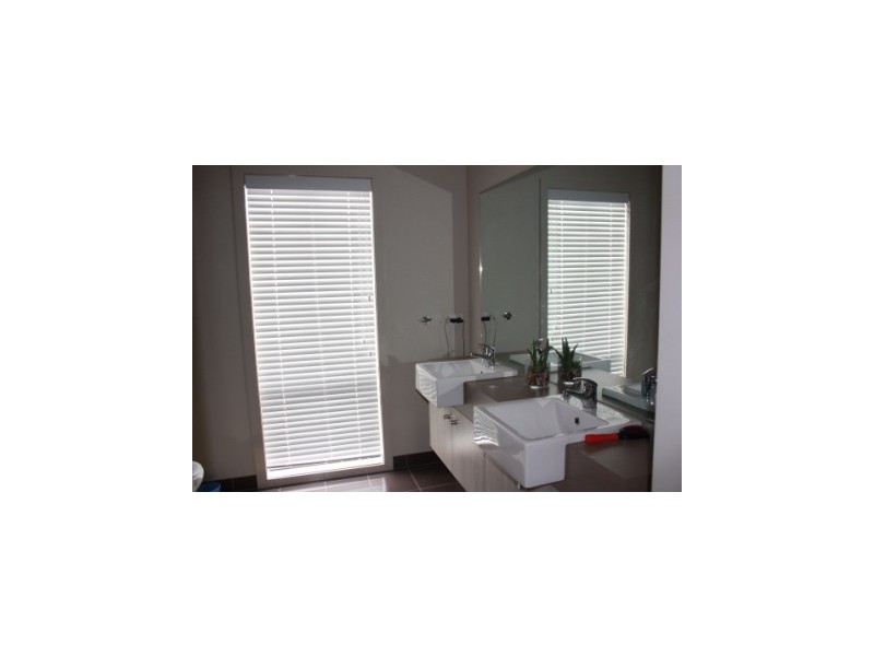 2 Adrian Drive, Pakenham VIC 3810