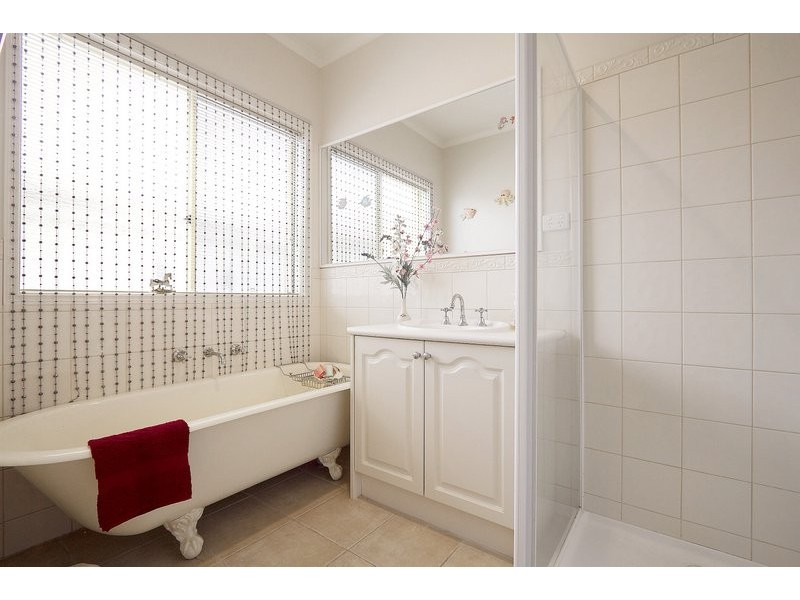 10 Clearwater Drive, Pakenham VIC 3810