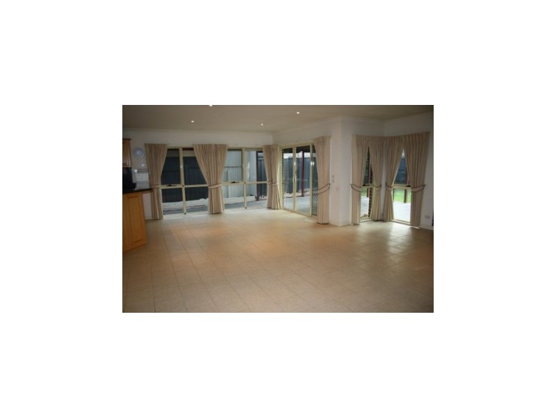 2 Lasiandra Circuit, Narre Warren VIC 3805