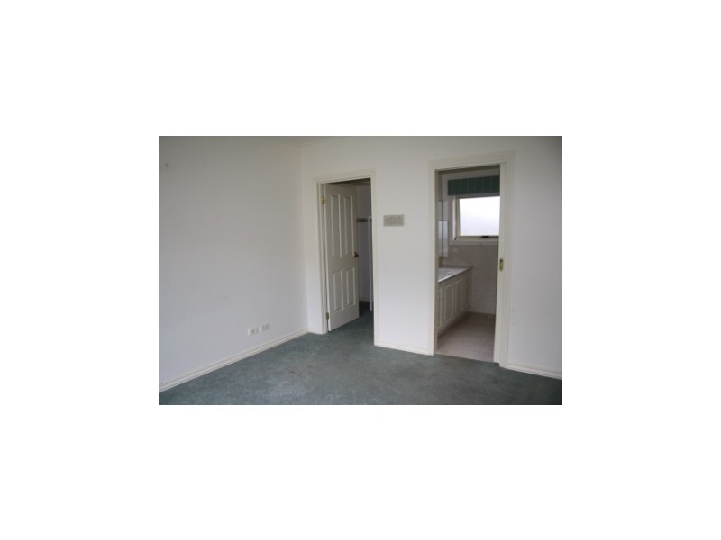 2 Lasiandra Circuit, Narre Warren VIC 3805