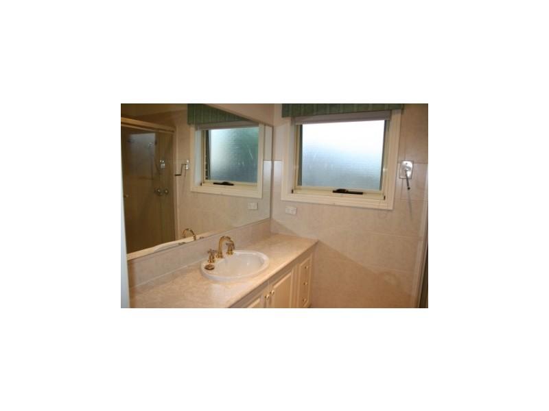 2 Lasiandra Circuit, Narre Warren VIC 3805