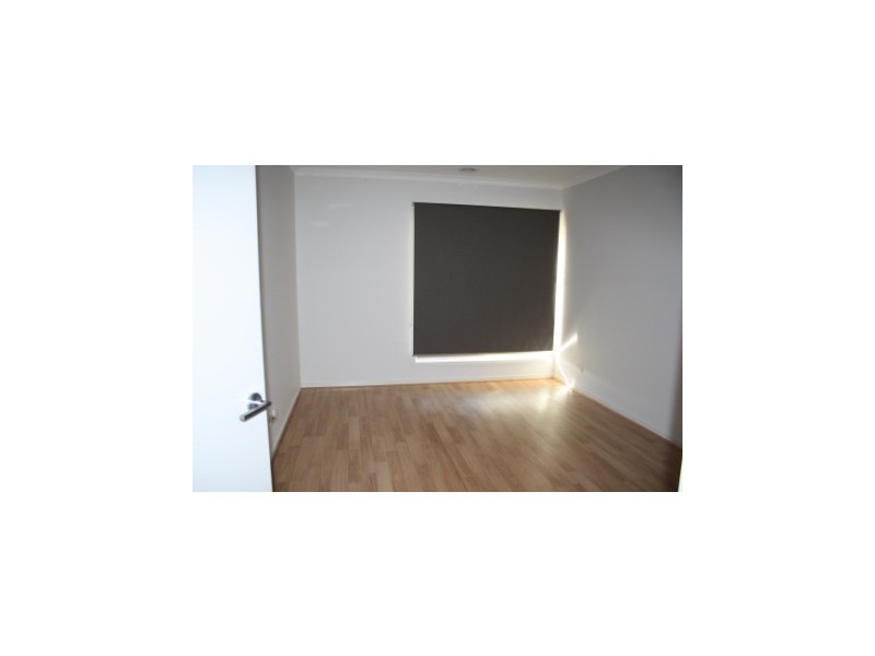 15 Maeve Circuit, Cranbourne East VIC 3977