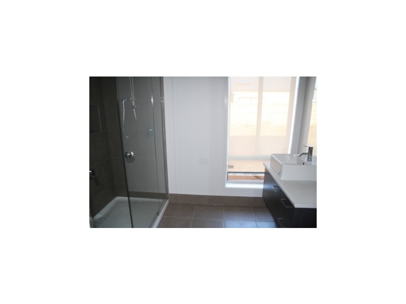 15 Maeve Circuit, Cranbourne East VIC 3977