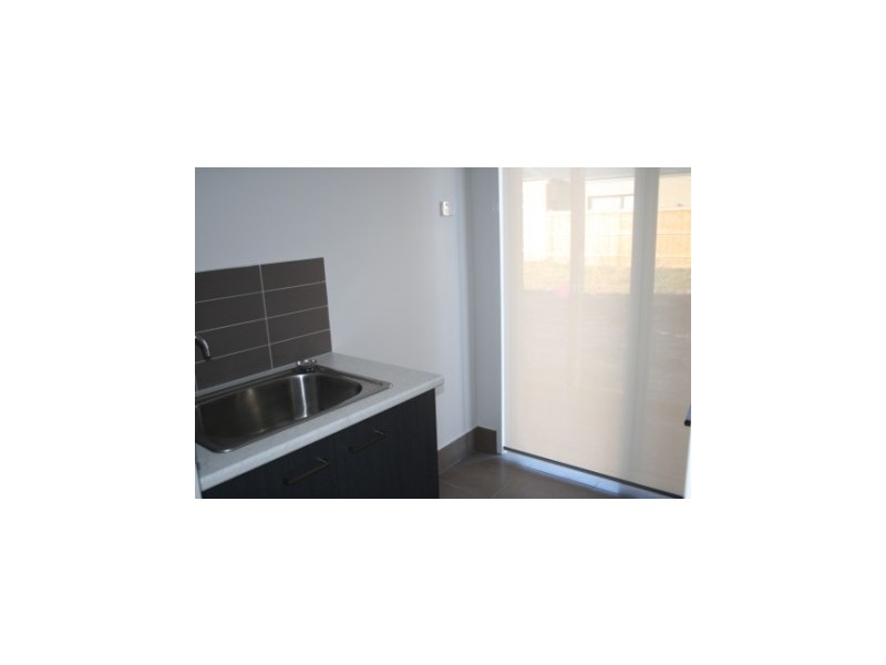 15 Maeve Circuit, Cranbourne East VIC 3977