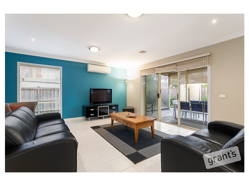 121 Berwick Springs Promenade, Narre Warren South VIC 3805