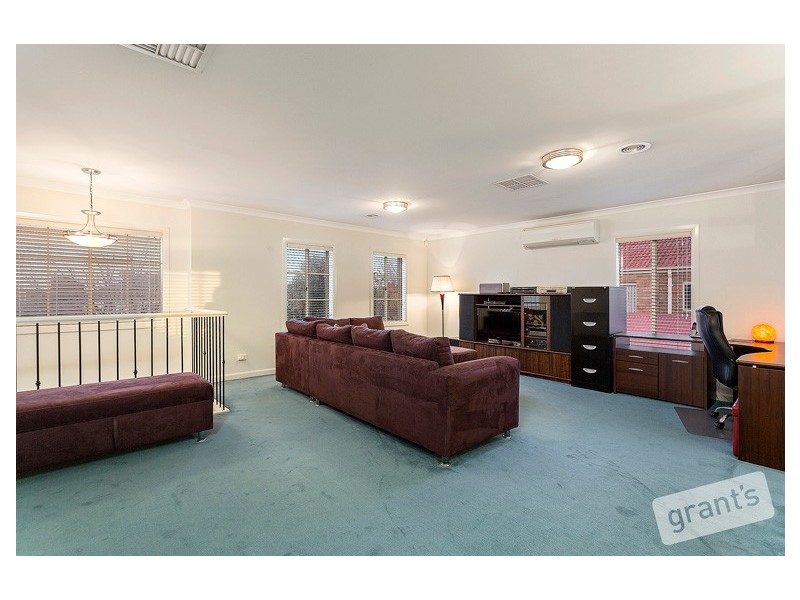 121 Berwick Springs Promenade, Narre Warren South VIC 3805