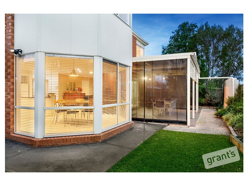 121 Berwick Springs Promenade, Narre Warren South VIC 3805