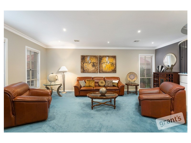 121 Berwick Springs Promenade, Narre Warren South VIC 3805