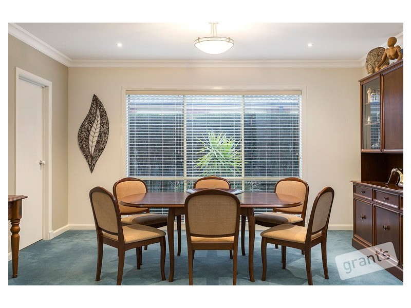 121 Berwick Springs Promenade, Narre Warren South VIC 3805