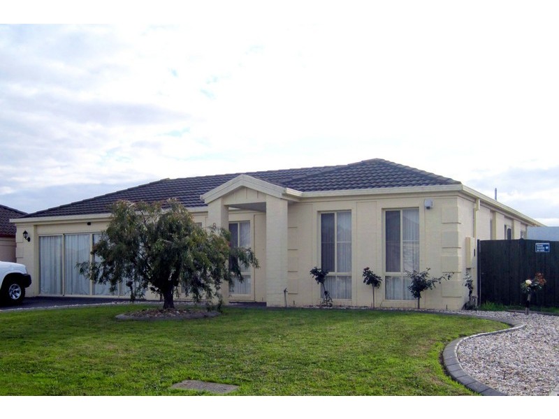 8 Canterbury Close, Narre Warren VIC 3805