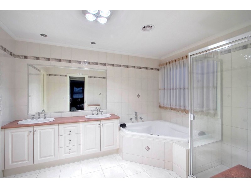 13 Parramatta Place, Berwick VIC 3806