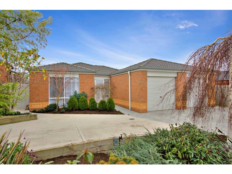 70 Earlsfield Drive, Berwick VIC 3806