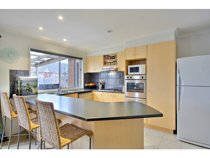 70 Earlsfield Drive, Berwick VIC 3806