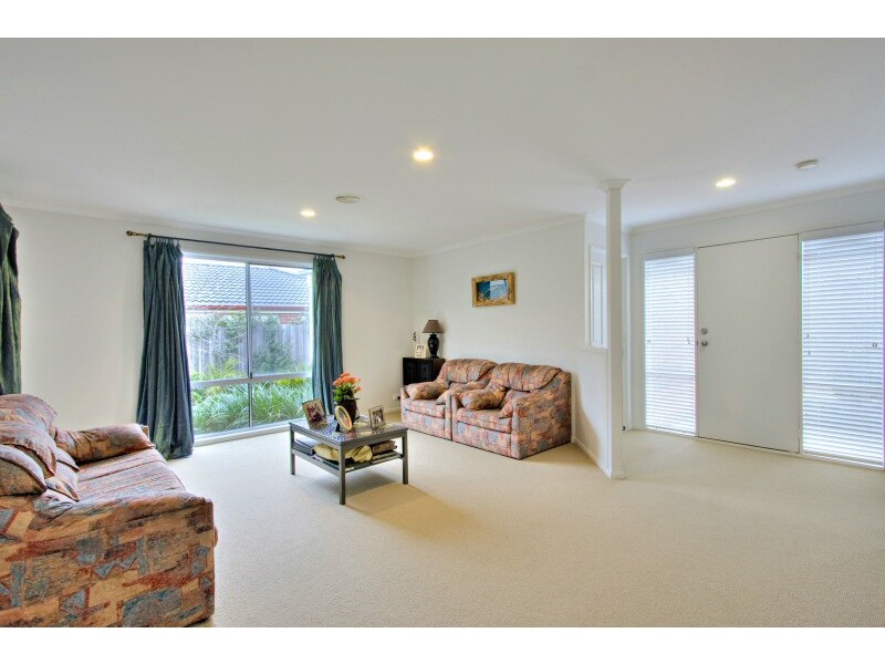 70 Earlsfield Drive, Berwick VIC 3806