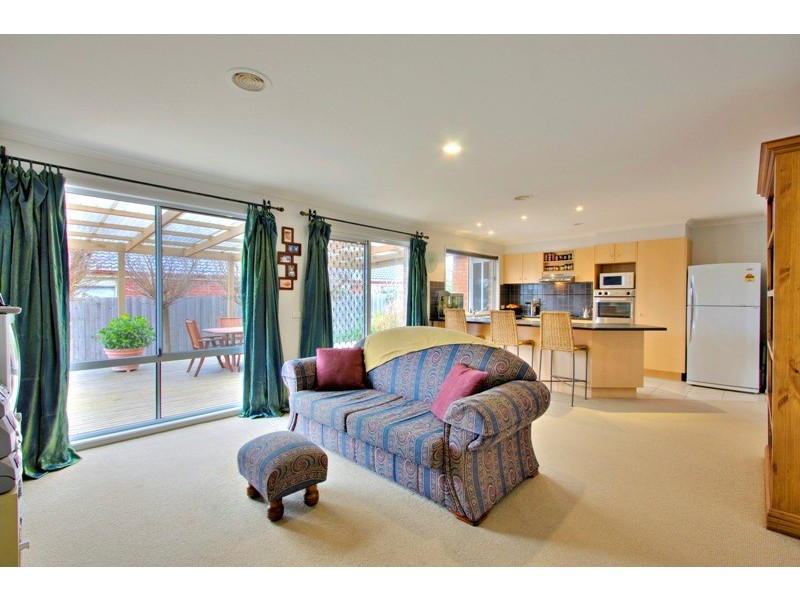 70 Earlsfield Drive, Berwick VIC 3806