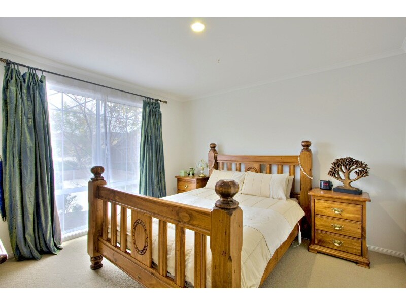 70 Earlsfield Drive, Berwick VIC 3806