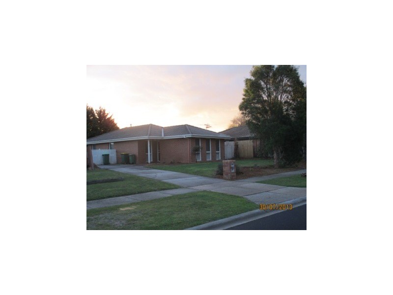 5 Eleanor Court, Pakenham VIC 3810