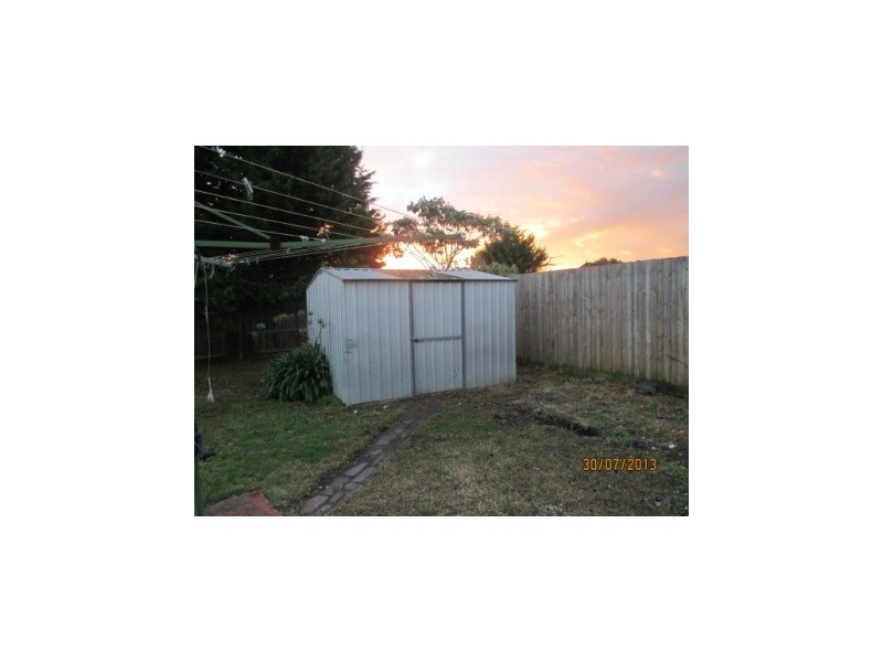 5 Eleanor Court, Pakenham VIC 3810