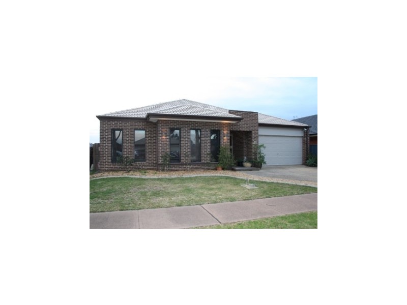 37 Mallee Circuit, Pakenham VIC 3810