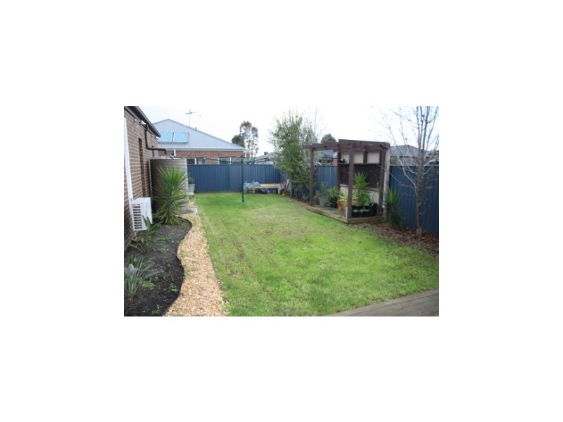 37 Mallee Circuit, Pakenham VIC 3810