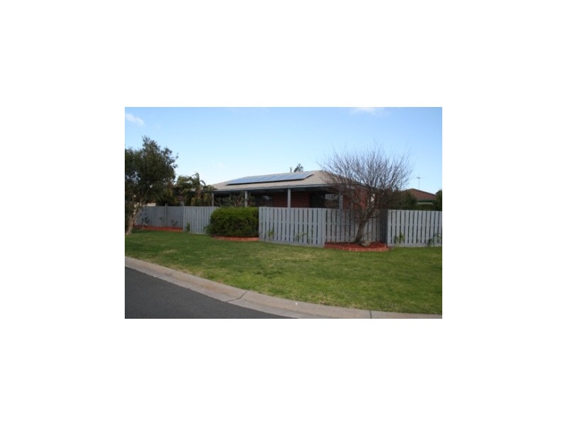 6 Orlit Close, Cranbourne North VIC 3977