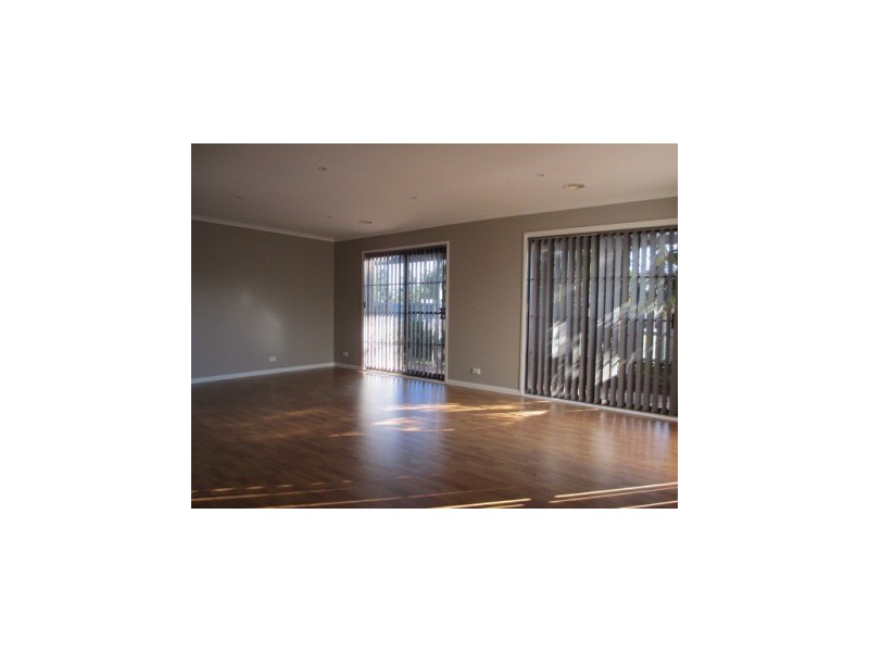 6 Orlit Close, Cranbourne North VIC 3977