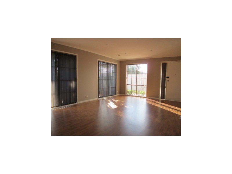 6 Orlit Close, Cranbourne North VIC 3977
