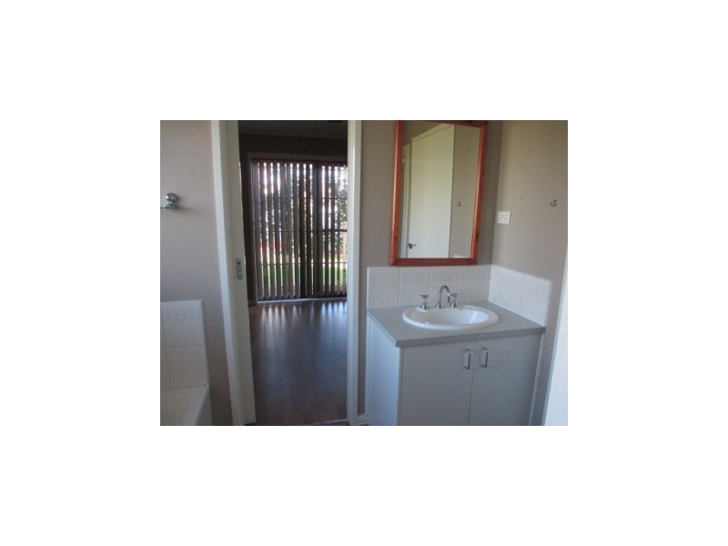6 Orlit Close, Cranbourne North VIC 3977