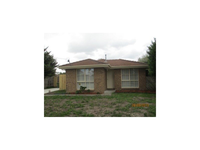 16 Simon Drive, Pakenham VIC 3810