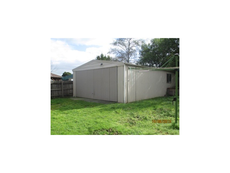 16 Simon Drive, Pakenham VIC 3810