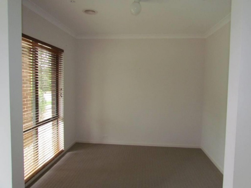 8 Norris Grove, Berwick VIC 3806