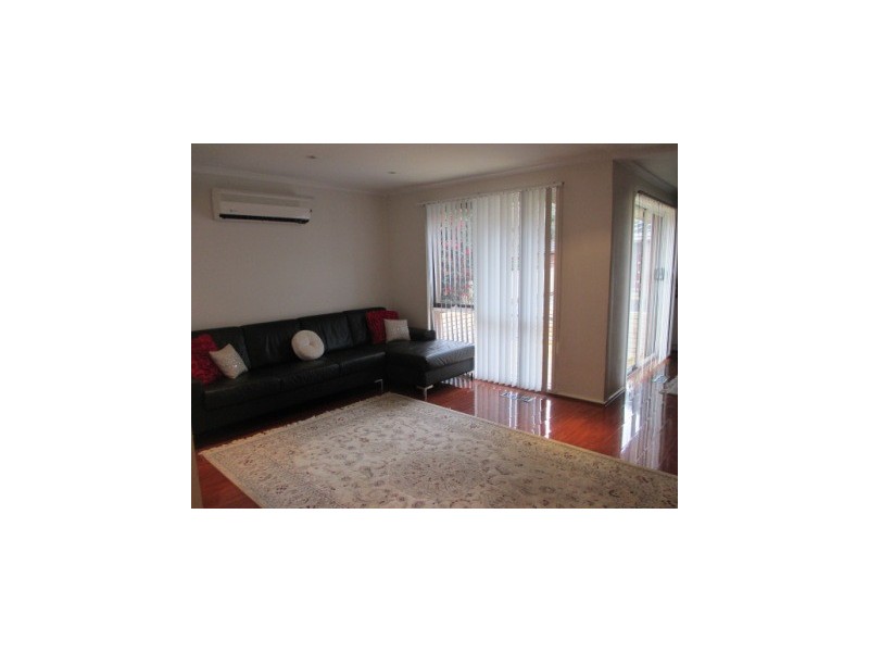 1/82 Saxonwood Drive, Narre Warren VIC 3805