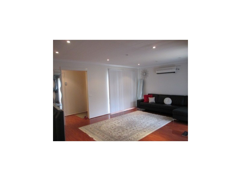 1/82 Saxonwood Drive, Narre Warren VIC 3805