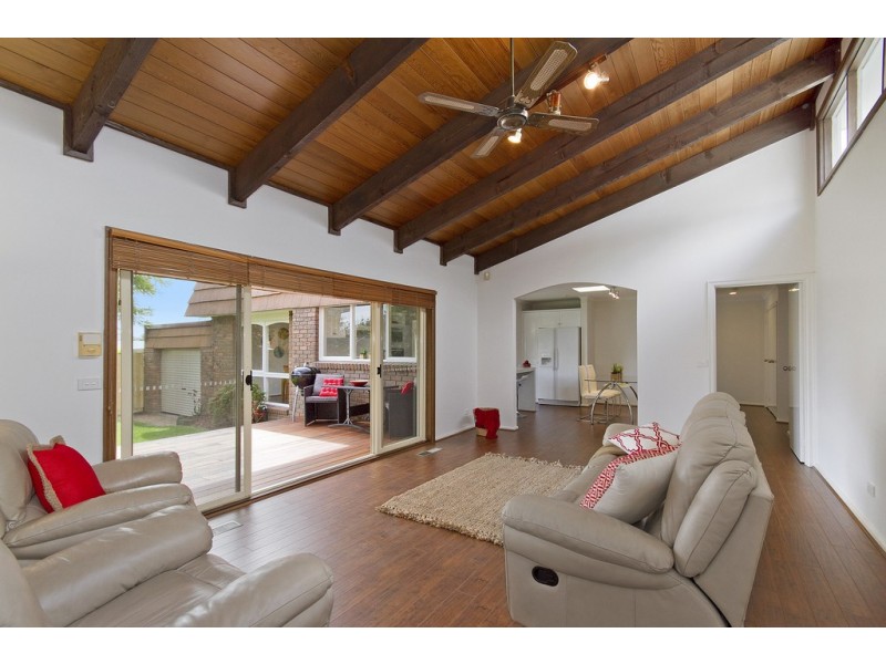 25 Bournevale Drive, Berwick VIC 3806