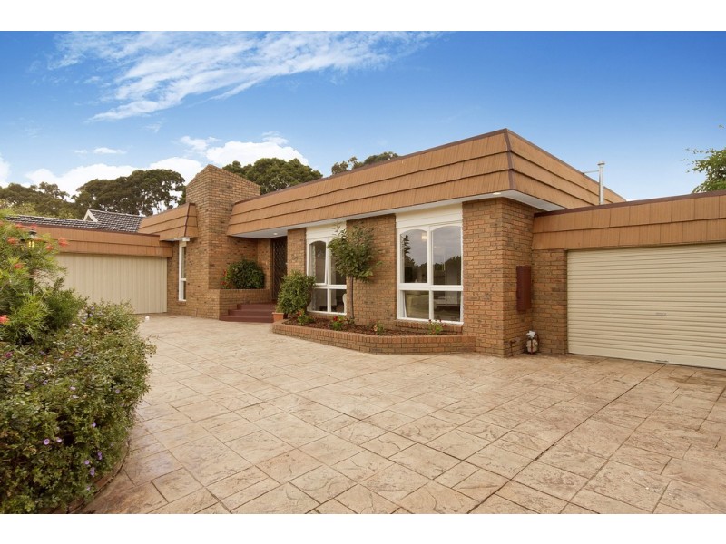 25 Bournevale Drive, Berwick VIC 3806