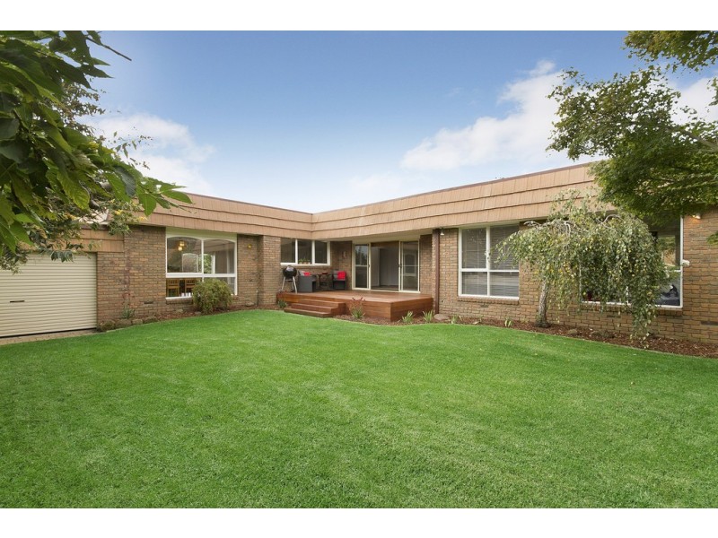 25 Bournevale Drive, Berwick VIC 3806