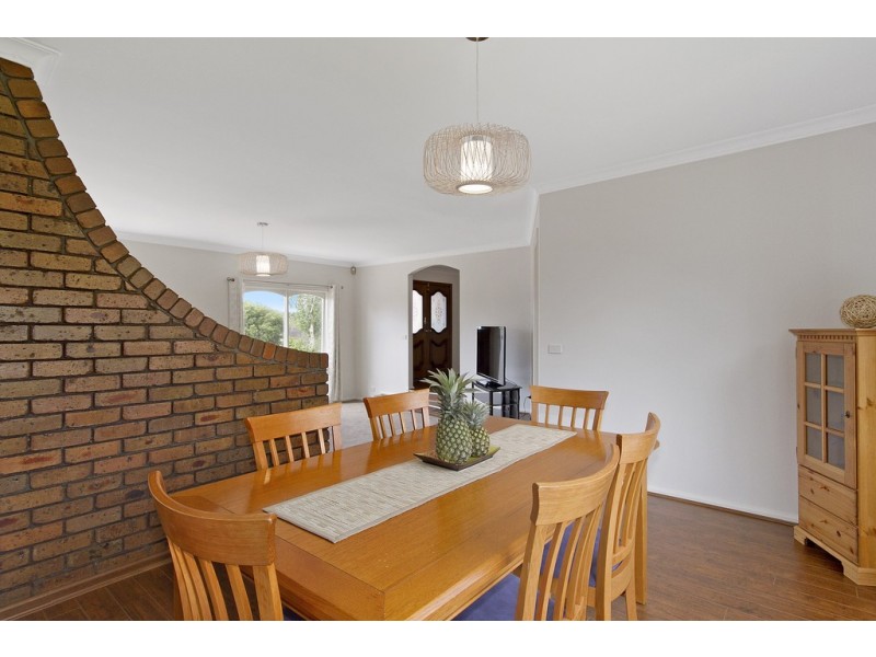 25 Bournevale Drive, Berwick VIC 3806