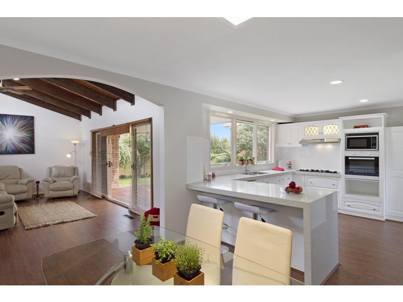 25 Bournevale Drive, Berwick VIC 3806