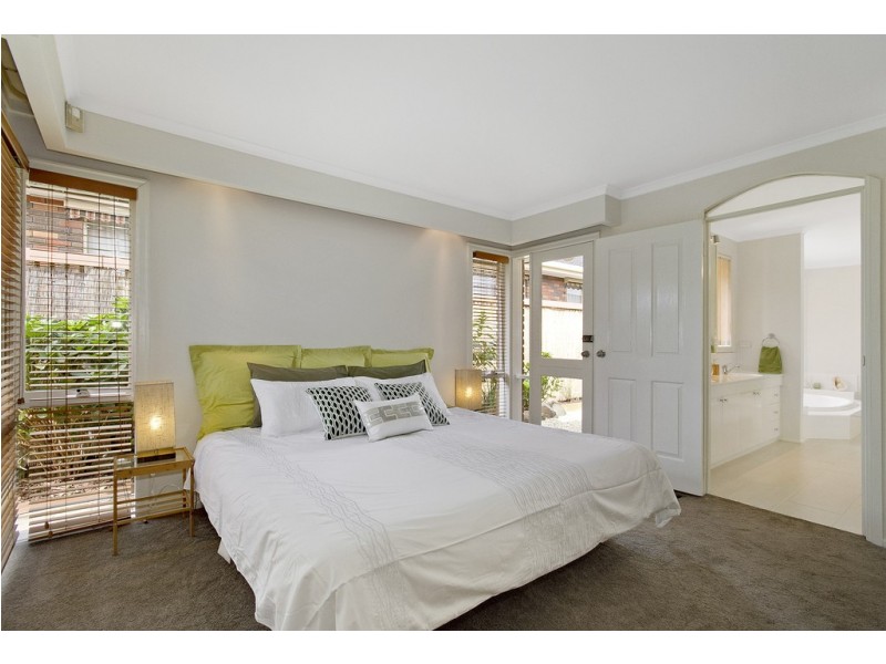 25 Bournevale Drive, Berwick VIC 3806