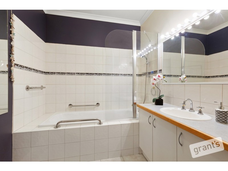 12/10 Parkhill Drive, Berwick VIC 3806