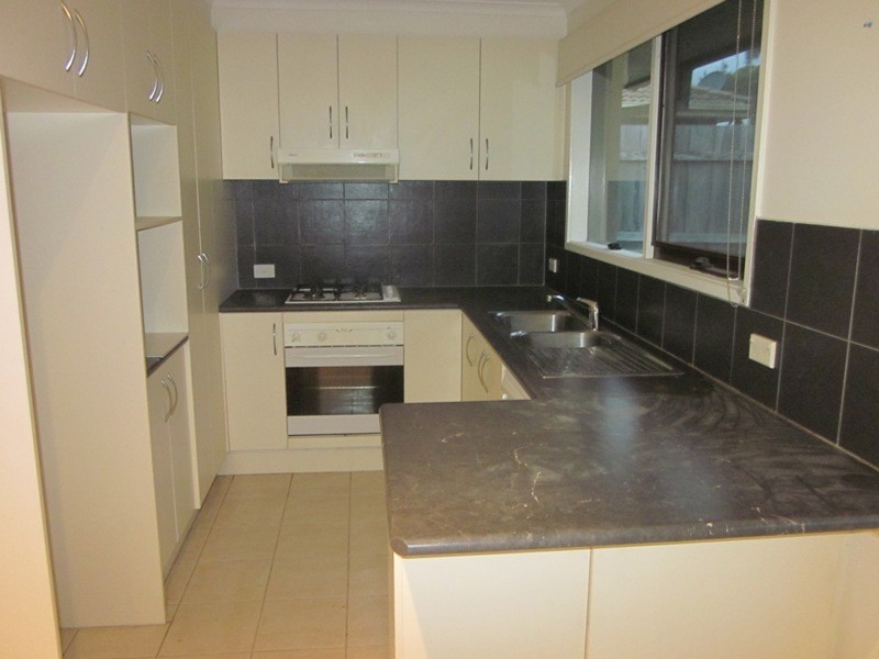 18 Bemersyde Drive, Berwick VIC 3806