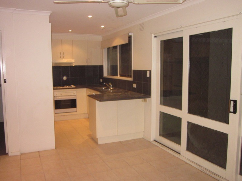 18 Bemersyde Drive, Berwick VIC 3806