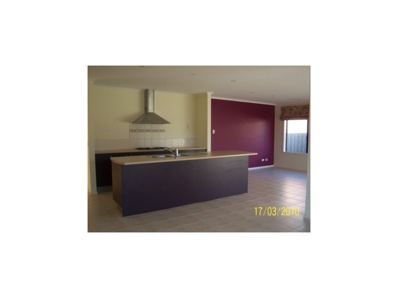 8 Serrata Street, Cranbourne West VIC 3977