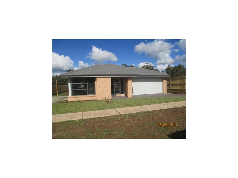 43 Monica Place, Drouin VIC 3818