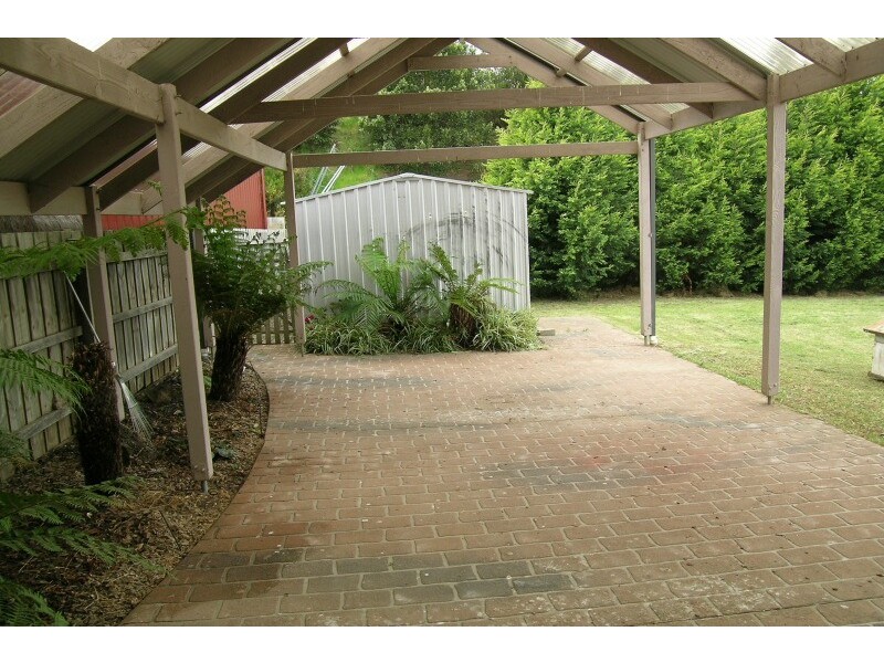 9 Allira Close, Berwick VIC 3806