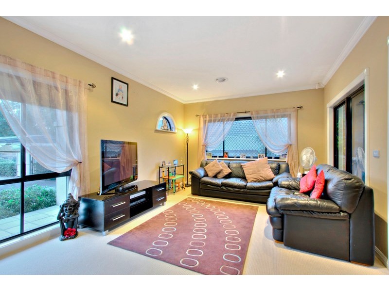 2/12 Lyall Road, Berwick VIC 3806