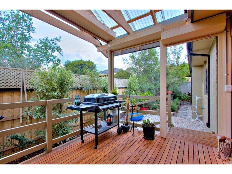 2/12 Lyall Road, Berwick VIC 3806