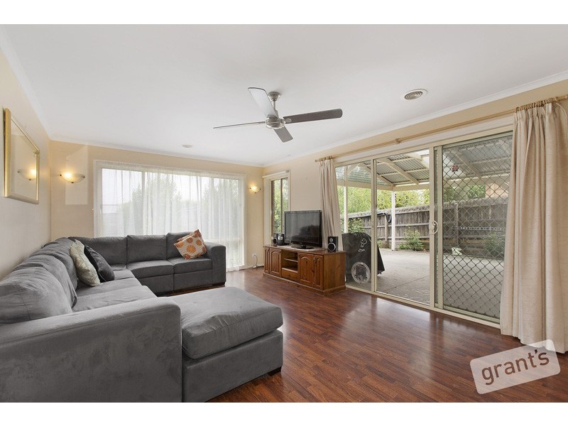 54 Earlsfield Drive, Berwick VIC 3806