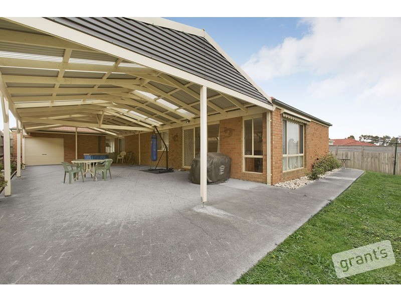 54 Earlsfield Drive, Berwick VIC 3806